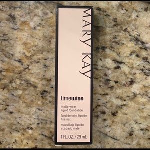 Mary Kay Matte Foundation Ivory 7